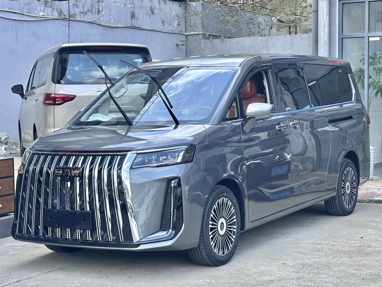 BAW M8 EREV — MPV (EREV)