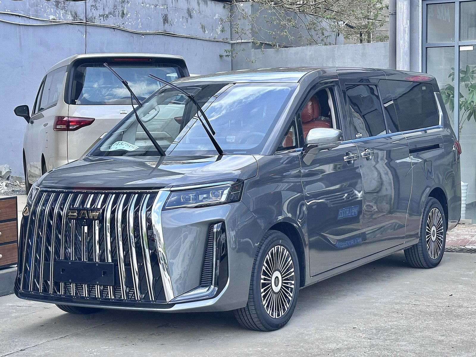 Baw M8 — MPV (BEV)
