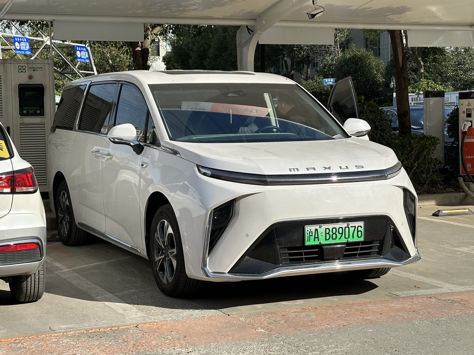 Maxus MIFA 9 PHEV — MPV (PHEV)