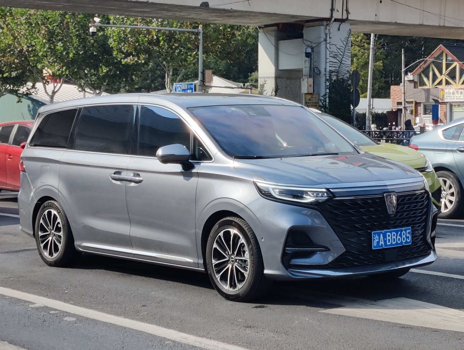 Roewe iMAX8 DMH — MPV (PHEV)