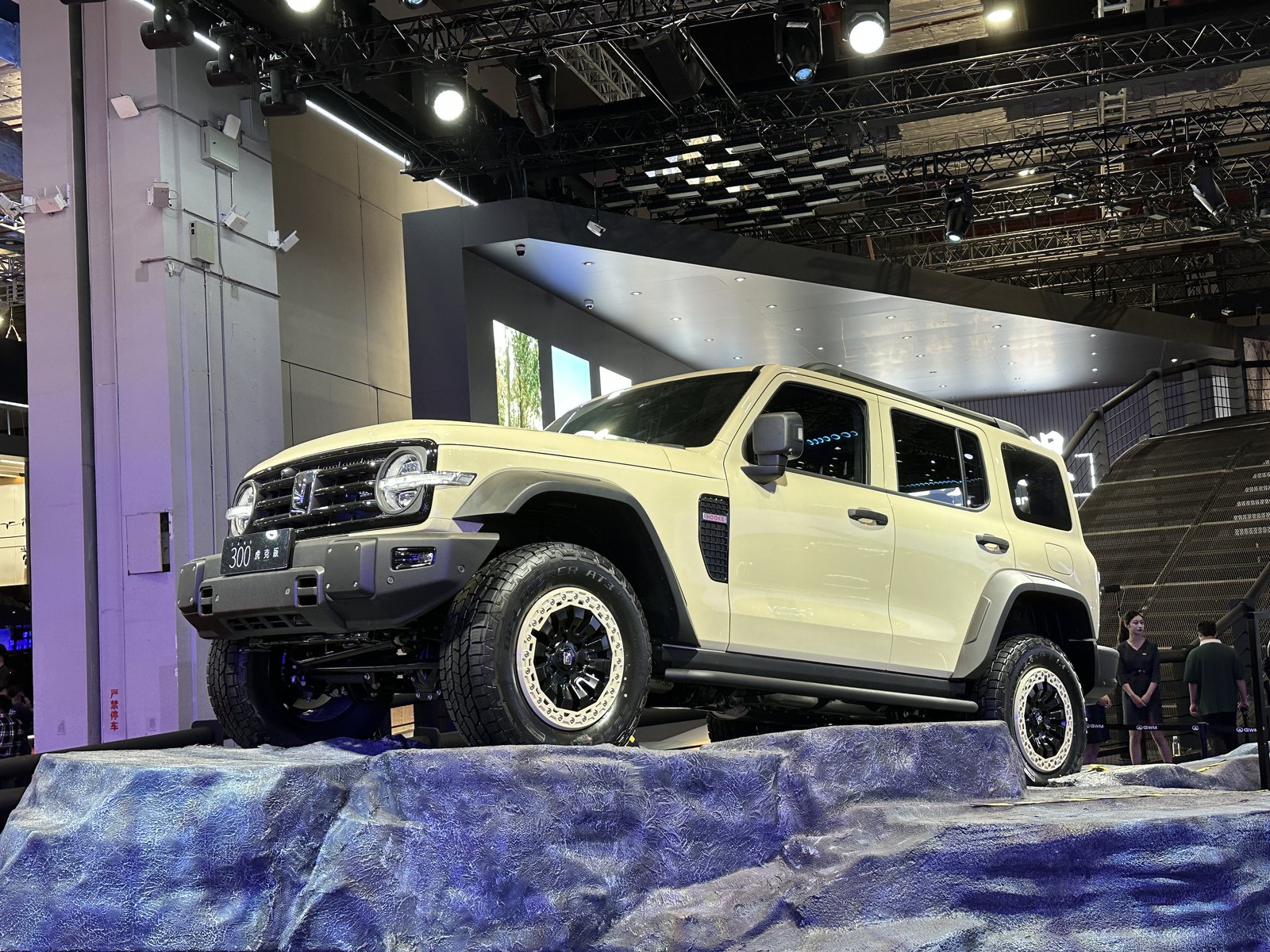 Tank 300 — SUV (PHEV)