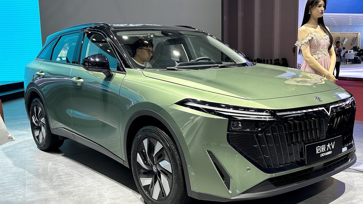 Venucia V-Online DD-i — SUV (PHEV)