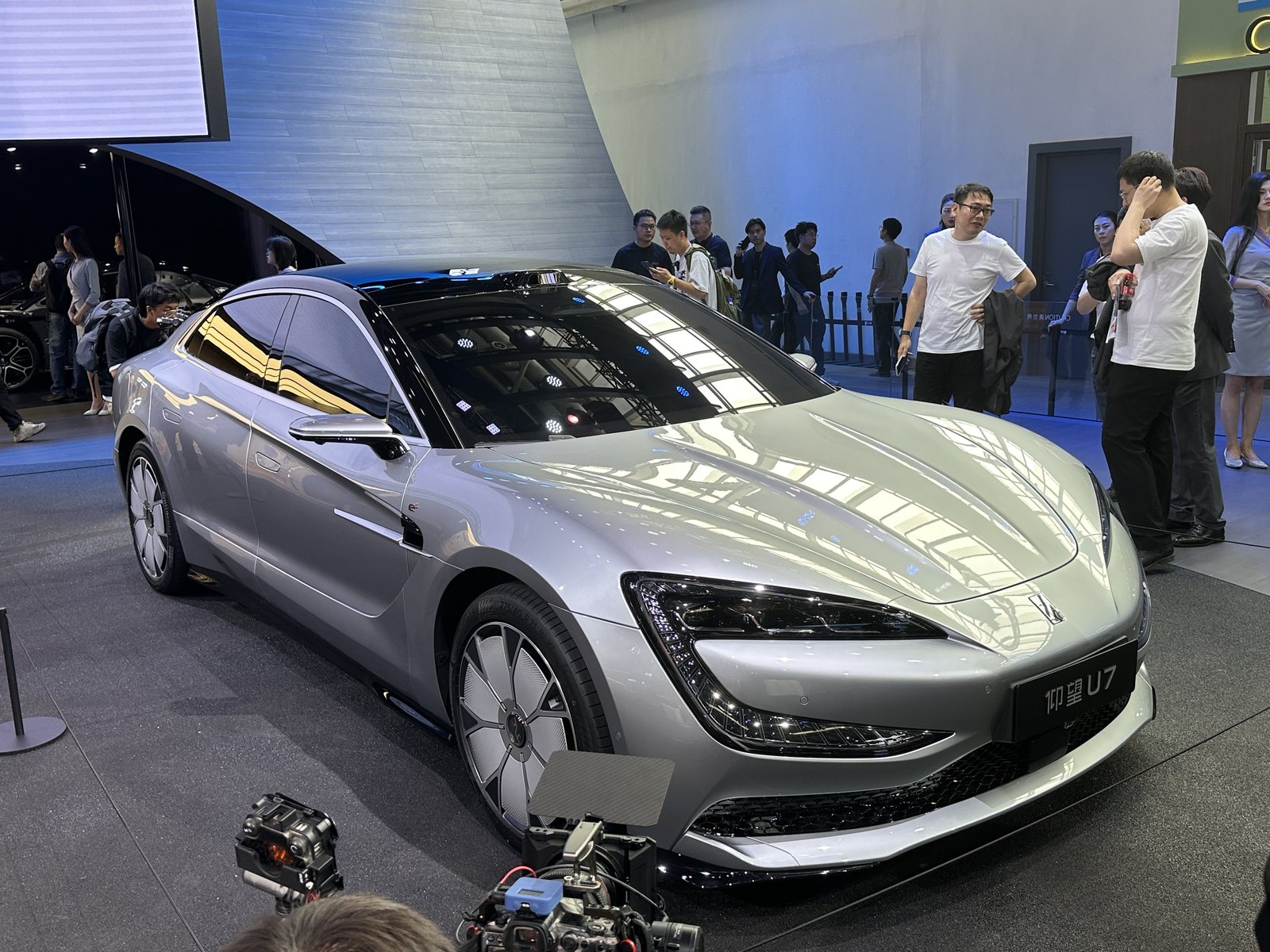 Yangwang U7 — SUV (BEV)