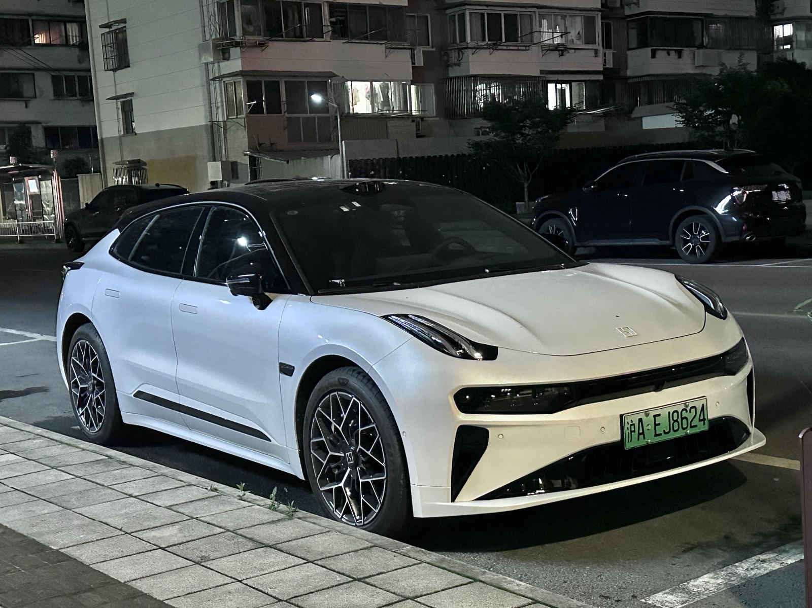 Zeekr 001 — SUV (BEV)